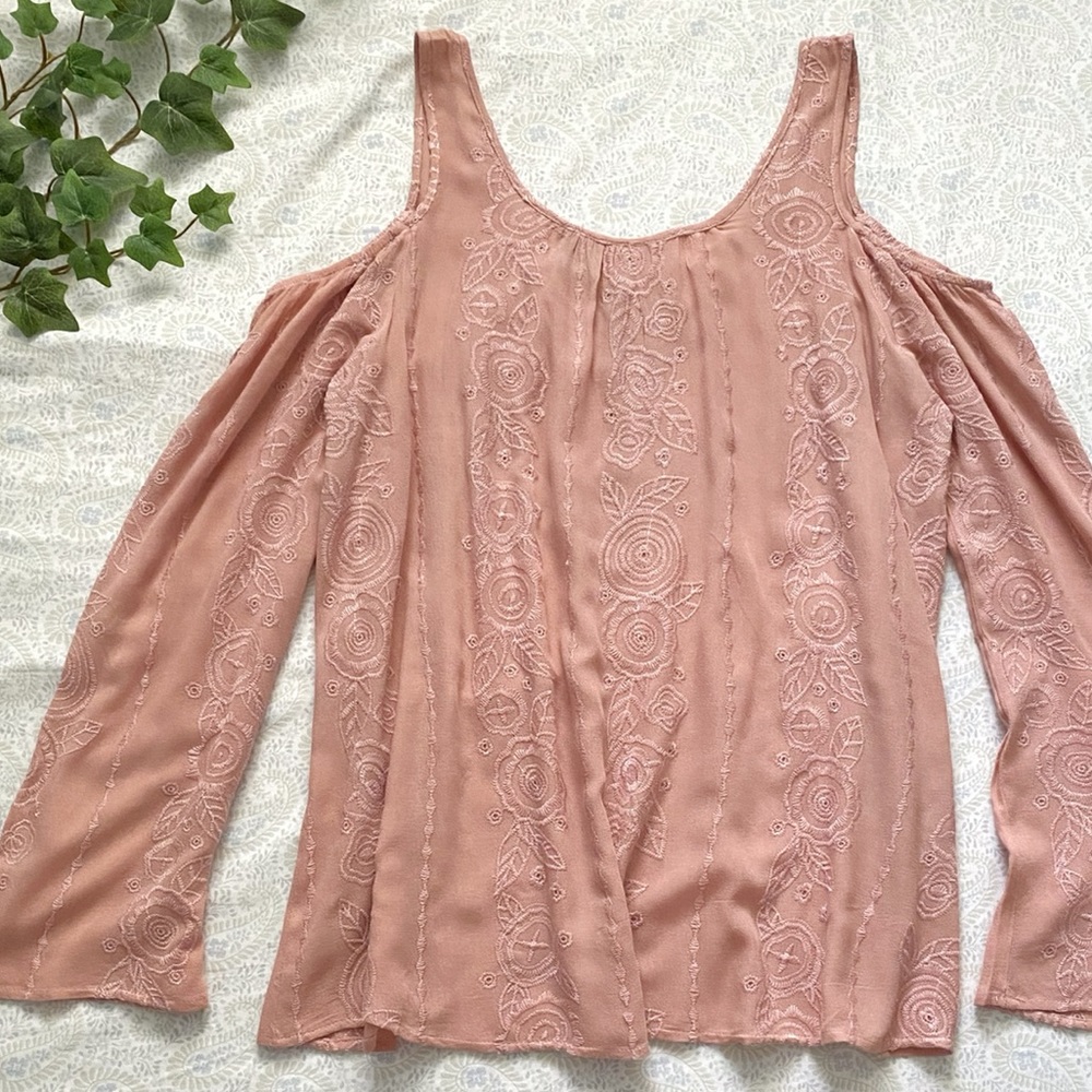 Ivory Love rose print cold-shoulder blouse, pink - Picture 4 of 9